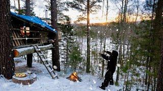 Restoring an Old Treehouse in the Winter Forest | 3 Days of Solitude and Survival