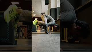 Frog stand hold #calisthenics #workoutvlog #armbalance