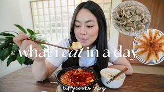 *realistic* what i eat in a day + HUGE taiwan haul  (blind-box unboxing, beauty, snacks)