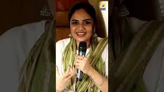 Chiranjeevi Fun With Anchor Sreemukhi | Chiranjeevi | God Father | Sreemukhi | Swatantra News