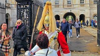 CLASSIC #7 - RUDE IDIOT TOURIST REFUSES TO STEP ASIDE FOR THE KING'S GUARD at Horse Guards!