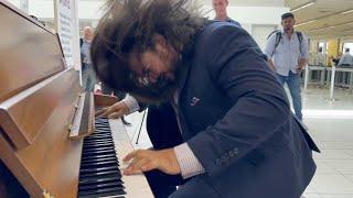 Piano Player Goes Crazy At The Airport!!