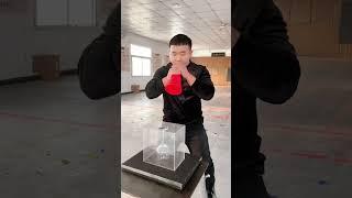 中国功夫：气功绝技，飞牌绝技Chinese Kung Fu: Qigong skills, flying card skills#搞笑 #funny #kungfu #performance