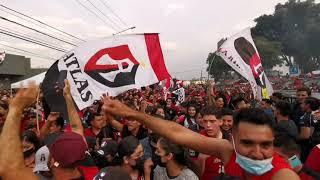 ENORME RECIBIMIENTO de la BARRA 51 - Atlas vs Pumas SEMIFINAL 2021