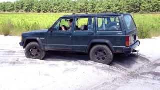 1993 Jeep Cherokee Tire Test in Sand