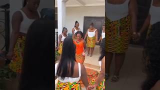 A bride from Ghana praying #africanweddings #asoebistyles #viral #kente