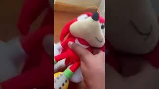 Knuckles beats red toy Freddy