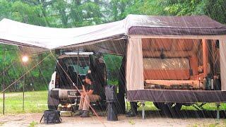  Camping relajante bajo la lluvia intensa  Vacaciones en Remolques Auto Carpa