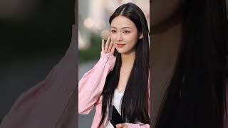 她的出现不是惊艳，而是让人想再看一眼｜城市实拍　#自然美感 #文艺女神