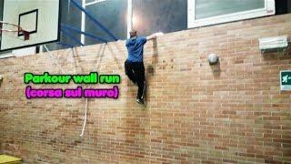 Come salire su un muro di tre metri in un attimo e poi scendere con il wall run Parkour