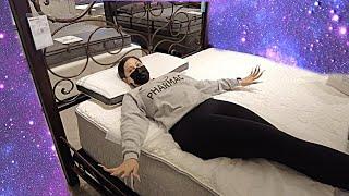 I BOUGHT A ZERO GRAVITY BED *ITS AMAZING!*