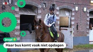 Yasmine gaat met haar paard naar school