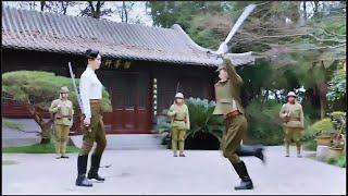 Female prisoner of war turns out to be a kung fu master. She defeated the samurai in all aspects.