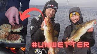 LEBENSGEFAHR beim Uferangeln?! Unwetter bringt dicke Fische inklusive CATCH and COOK