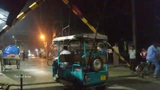 The Railway Gate boom was broken into a moving Tata ACE chotohati Car for busy reasons || Ranaghat