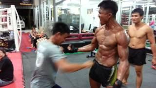 Buakaw shows his abdomen of steel!!