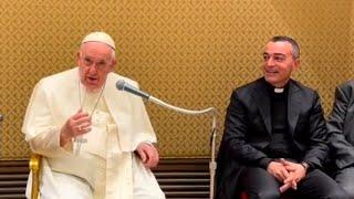 Il Santo Papa accoglie Don Michele Madonna e i ragazzi di Napoli...