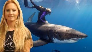 Ocean Ramsey dives with Sharks for Conservation, Water Inspired ENGLISH SUBTITLES