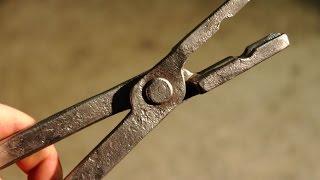 Blacksmithing - Hand  Forging a pair of blacksmiths tongs / Flatbit Tongs