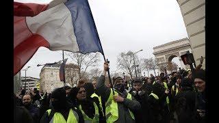 Yellow vest protesters clash with Paris police for 4th straight weekend