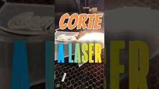 Corte de acrílico utilizando uma máquina de corte a laser. #machine #lasercutting