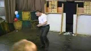 Д. Мельников метает ножи - Dmitry Melnikov throws knives