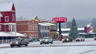 PIGEON FORGE: Friday’s SNOW! Many Parkway CLOSURES! Slip & Slides! Traffic & Crowd @ 4:30PM 1.10.25