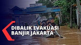 Salut! Rupa-Rupa Tantangan Evakuasi Korban Banjir dari Terjang Arus Hingga Renang di Gang Sempit