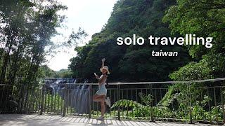 Super chaotic solo travel vlog in Taiwan: Shifen waterfall, Jiufen old streets and the best views