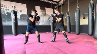 Amateur Kickboxer vs Beginner Boxer Sparring