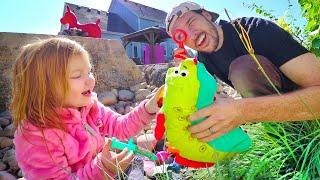 BACKYARD ZOO ROUTINE!! Doctor Adley takes care of her new pet animals with Dad (morning check up)