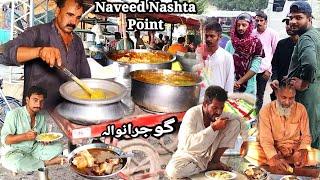 Eating Delicious Naan Haleem Siri Paye in Gujranwala | Naveed Nashta Point Gujranwala Pakistan