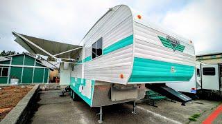 One of the Cutest Fifth Wheels Ever! | Riverside Retro 526RL