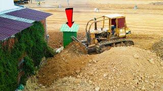 Amazing KOMATUS D58E Bulldozer Pushing Soil Landfilling Complete Connected to The Fence