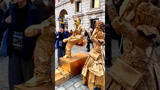 Grumpy Goldman Statue performing with the happy Gold Lady 1.#livingstatue #performer #art #works