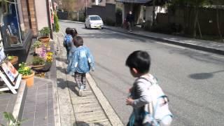 Japanese kids walking & singing in Gora, Hakone