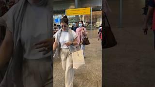 #kajol along with #daughter #nysadevgan snapped at #mumbai #airport #shorts