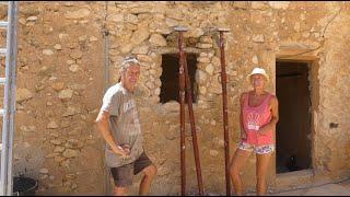 Replacing an original lintel in an old stone wall – Rebuilding crumbling stone farmhouse walls