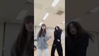 이 영상에는 많은 비하인드가 있다는... #알고리즘 #알고리즘떠라 #ㅊㅊ #댄스 #챌린지 #dance #알고리즘예뻐요 #알고리즘아부탁해 #알고리즘제발 #알고리즘아도와줘 #알고리즘