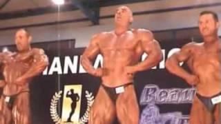 Giant Greek bodybuilder Giannis Tsounos