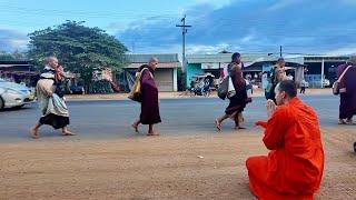 The First Time a Buddhist Follower Went with the Group, It Was So Late That I Couldn't Speak.