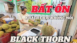BẤT ỔN sầu riêng Hiếu Nghĩa tối NAY BÀ CHỦ vựa thất thần khui sầu khi Khách đội mưa to ghé ăn
