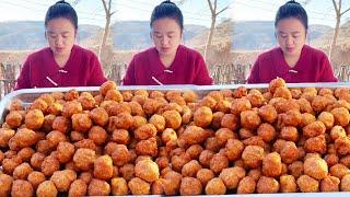 The fried pork balls that must be made for the New Year's Eve meal in northern Shaanxi can usually