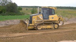 John Deere 750J spreading sand