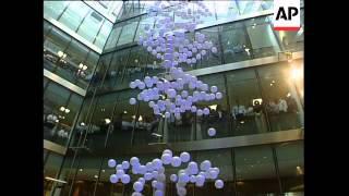 Queen opens new London Stock Exchange