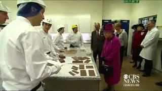 Queen Elizabeth visits Mars chocolate factory