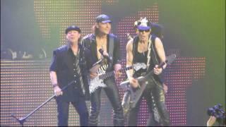 SCORPIONS - Big City Nights avec la pyramide (HD) -  Strasbourg le 22 Mai 2010 par FX