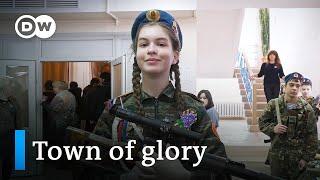 Russia: A small town clings to its Soviet past | DW Documentary