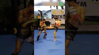 Muay Thai Training - Aggressive Striking for Fighters with Kru Dam