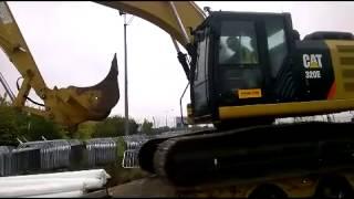 Zero Harm Together: Safe use of a quick hitch to pick up a bucket with a 20 ton excavator